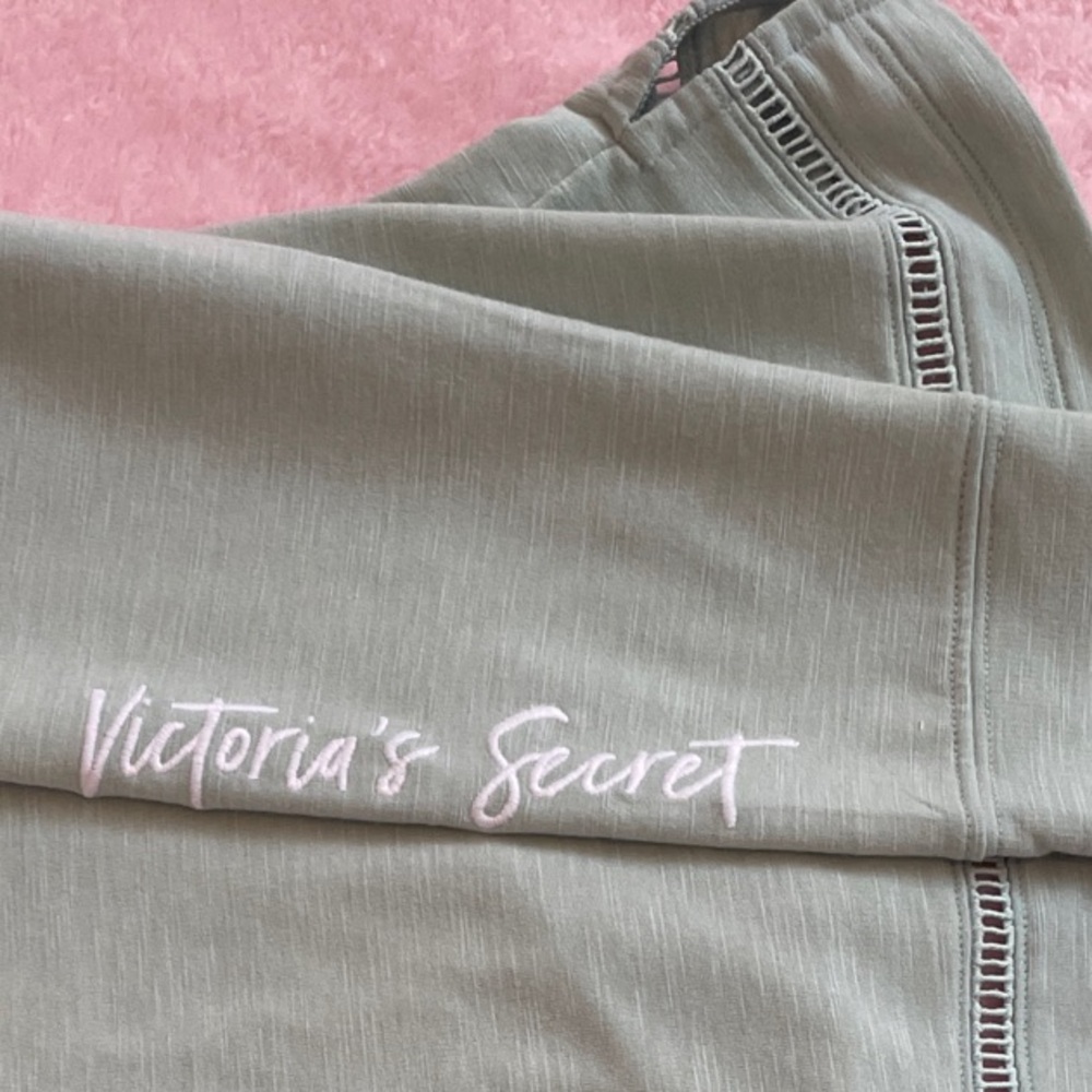 💎🧚‍♀️✨ VICTORIA’S SECRET Mint Open-Back Sweater Size S - Picture 8 of 10